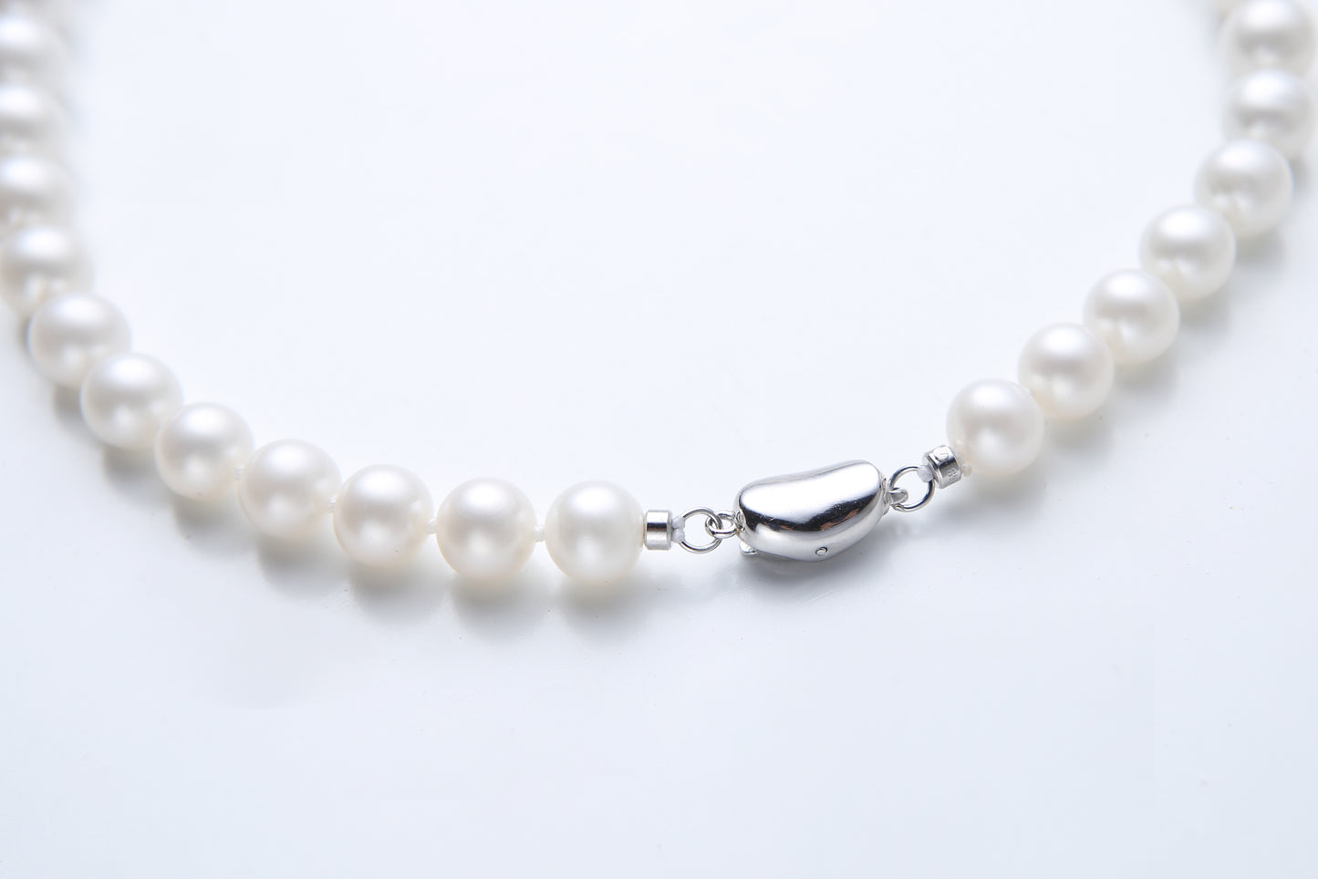 [Pre-Order] Aurora Freshwater Pearl Necklace with Silver Clasp 10MM